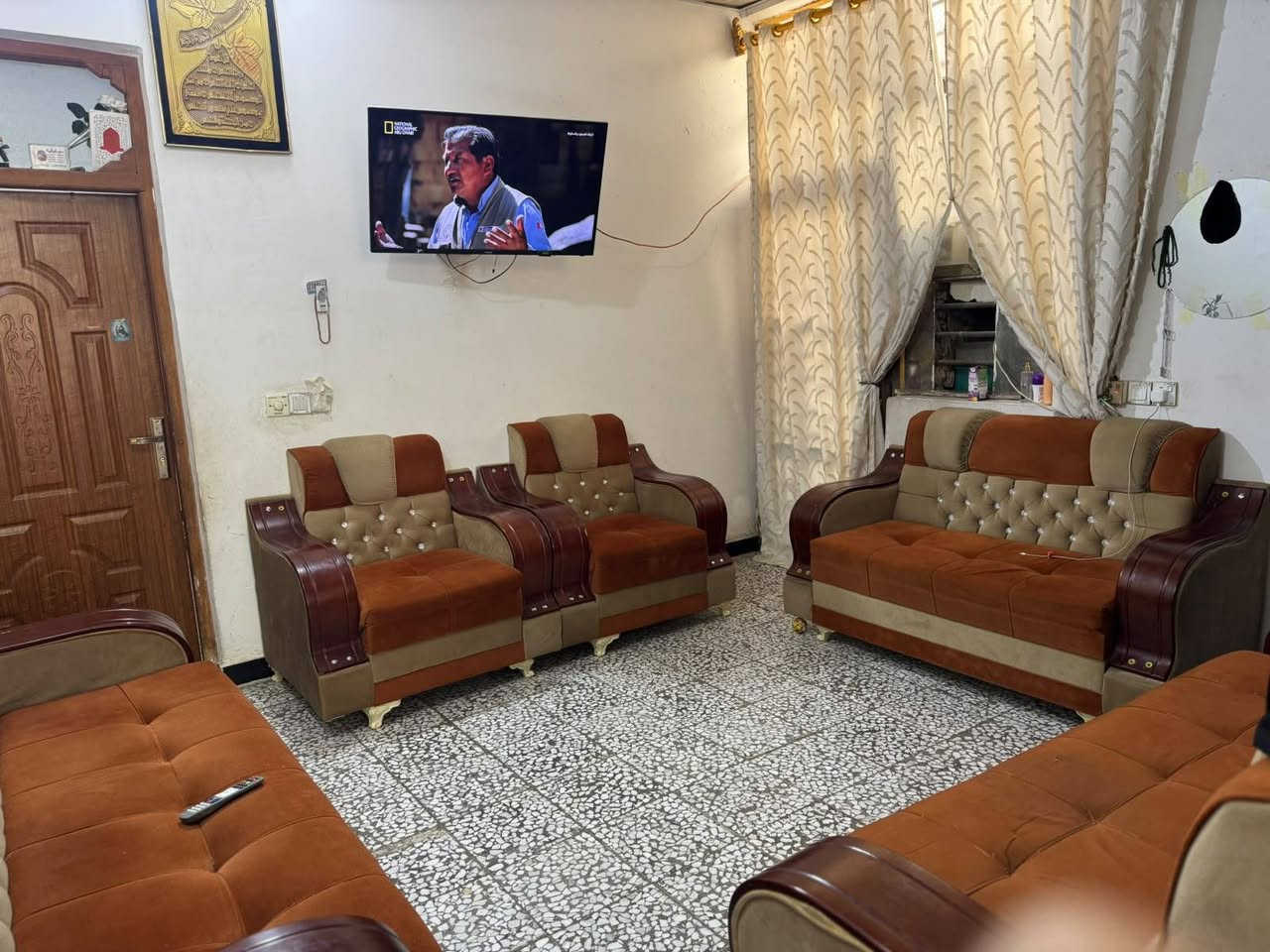 السلام عليكم السلام عليكم
بيت للبيع ١٠٠ متر طابقين

يحتوي الطابق الأول غرفه وصاله وبراني ومطبق

والطابق الثاني غرفتين وصاله

عنوانه شارع المطحنه

سعر ٥٥ وبي مجال
***********
