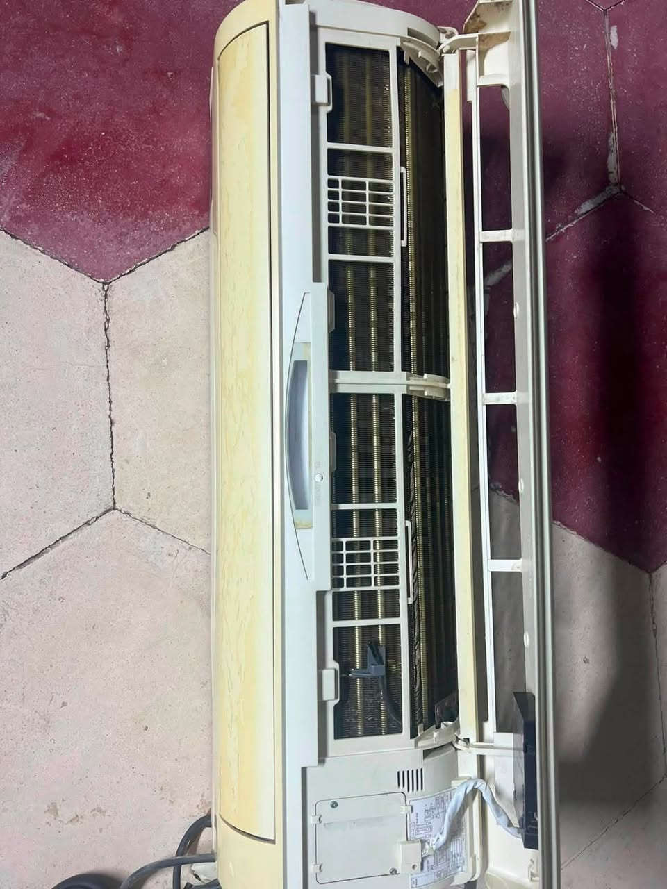 للبيع سبلت ( تي سي ال ) طن واحد نظيف وتبريد ثلج + فارة غسيل نظيفة كلش وشغالة السعر 250 الف وبي مجال العنوان ، الرمادي ، الملعب . ***********

