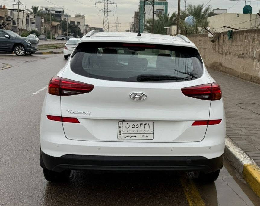 هونداي توسان2019
سيارة جديدة بمعنى الكلمة 
ماشية106 فقط 
فقط مكان صغير فوق الرقم الخلفي صبغ ول بنيد 4اصابع 
فول ماعدا البانوراما 
مواصفات 
لد امامي 

لايت متحرك مع الأستيرن

لد خلفي 

هاند بريك بالرجل  .

بصمه تشغيل عدد٢

السيارة بصمة  ابواب

الكراسي الامامية كهربائية💺

شاشة كاربلي اصل

رادار امامي 🛰️

تحكم كروز قياده

٣ وضعيات قياده

 دكمة تحكم بالحساسات الامامية والخلفية بلادية

 يدات نيكل

اناره وترحيب

مري شفط واشاير بلمري

 اريل نفكيشن

 تبريد قطعتين

 فول تحكم ستيرن وغيرها .
مكان السيارة 
بغداد 
السيدية
***********
