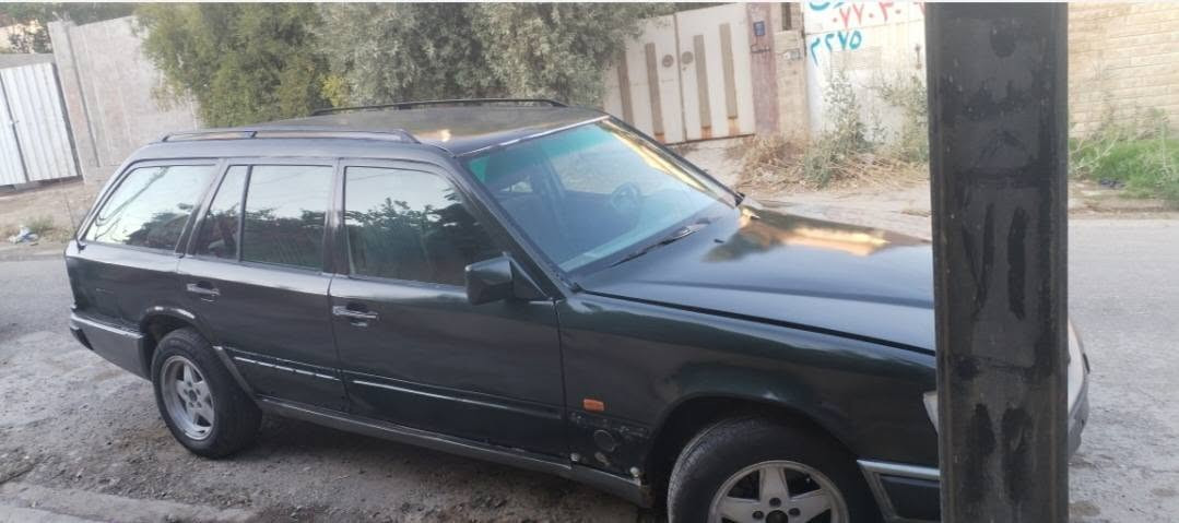 سياره مارسيدس دب موديل١٩٩١ اللون اسود نفطي بأسمنا ارقام دوليه رقم مميز ١١٦٣٣ العراق - نينوى رقم12مصبوغه جديد وغير مبولشها لحد الان اربع اطارات جدد مع ويل كب الداخل مغلف كشنات وسقف  محرك وكير بطة حجم ٣٠٠٠   نظيفين السعر 30ورقة وبيها مجال شرط التحويل موقعها موصل حي المثنى  للاتصال *********** او ***********
