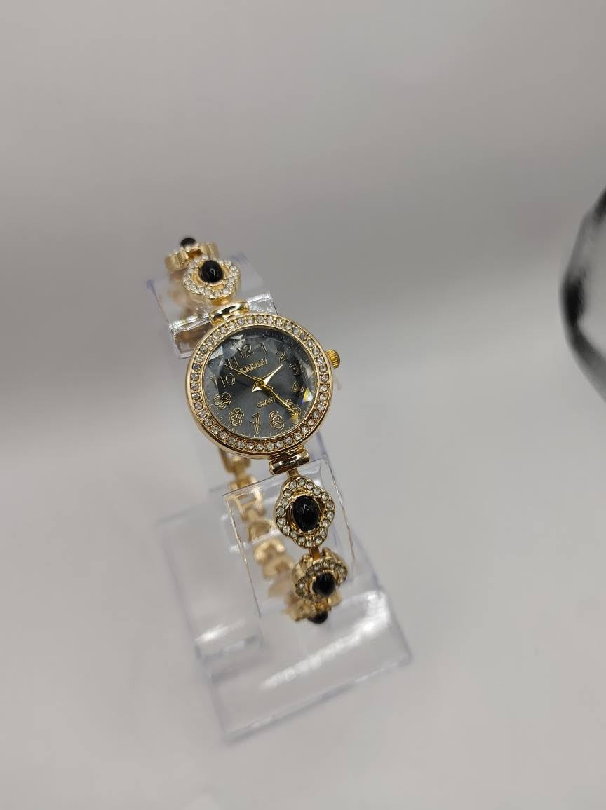 📸 نسخة فيسبوك/انستغرام:
⌚ تشكيلة ساعات نسائية أنيقة وصلت حديثاً! ⌚
مجموعة رائعة من الساعات العصرية بتصاميم مميزة:
💎 أشكال زهرية فخمة مرصعة بالكرستال
🌟 ألوان متنوعة: ذهبي، فضي، أحمر، أزرق، وردي، أخضر، بنفسجي وأكثر
✨ سوارات مطعمة بالأحجار الملونة
👑 تصاميم كلاسيكية وأخرى بحزام جلدي أنيق
💰 السعر: 5000 دينار لجميع الساعات
📩 للحجز المباشر: راسلونا على الصفحة أو واتساب
📱 ***********
🚚 التوصيل سريع وآمن لكافة المحافظات
📍 أو زوروا متجرنا وجربوه بأنفسكم:
أوركيد بيوتي - شارع الكماليات، مجمع النوري، داخل القيصرية (قرب بيت عدنان)
#ساعات_نسائية #أزياء #اكسسوارات #موضة #ساعات_انيقة #أوركيد_بيوتي #تسوق_العراق #هدايا #ستايل
