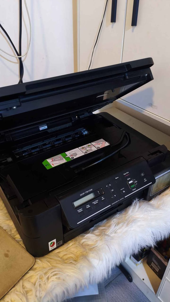 طابعة برذر 510 نظيفة شغالة 100%100 استنساخ وطباعة ملازم وسحب صور بدقة عالية طابعة نظيفة وبدون عطلات. 
السعر/ 140 الف
العنوان/ البصرة ابو صخير 
الرقم /*********** البصرة, العراق
