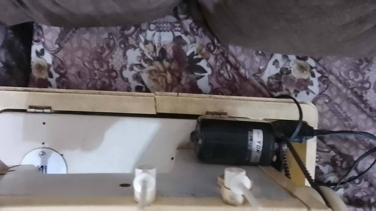 مكينه نضيفه ممصلحه ابد شغاله بس يرادله كلوب بس اومطوره نضيف ناقصه بس ميز او تكتمل او بيه كسر صغير موضح بصوره مكاني بغداد الدوره قرب مدرسه بلاط الشهداء ***********

