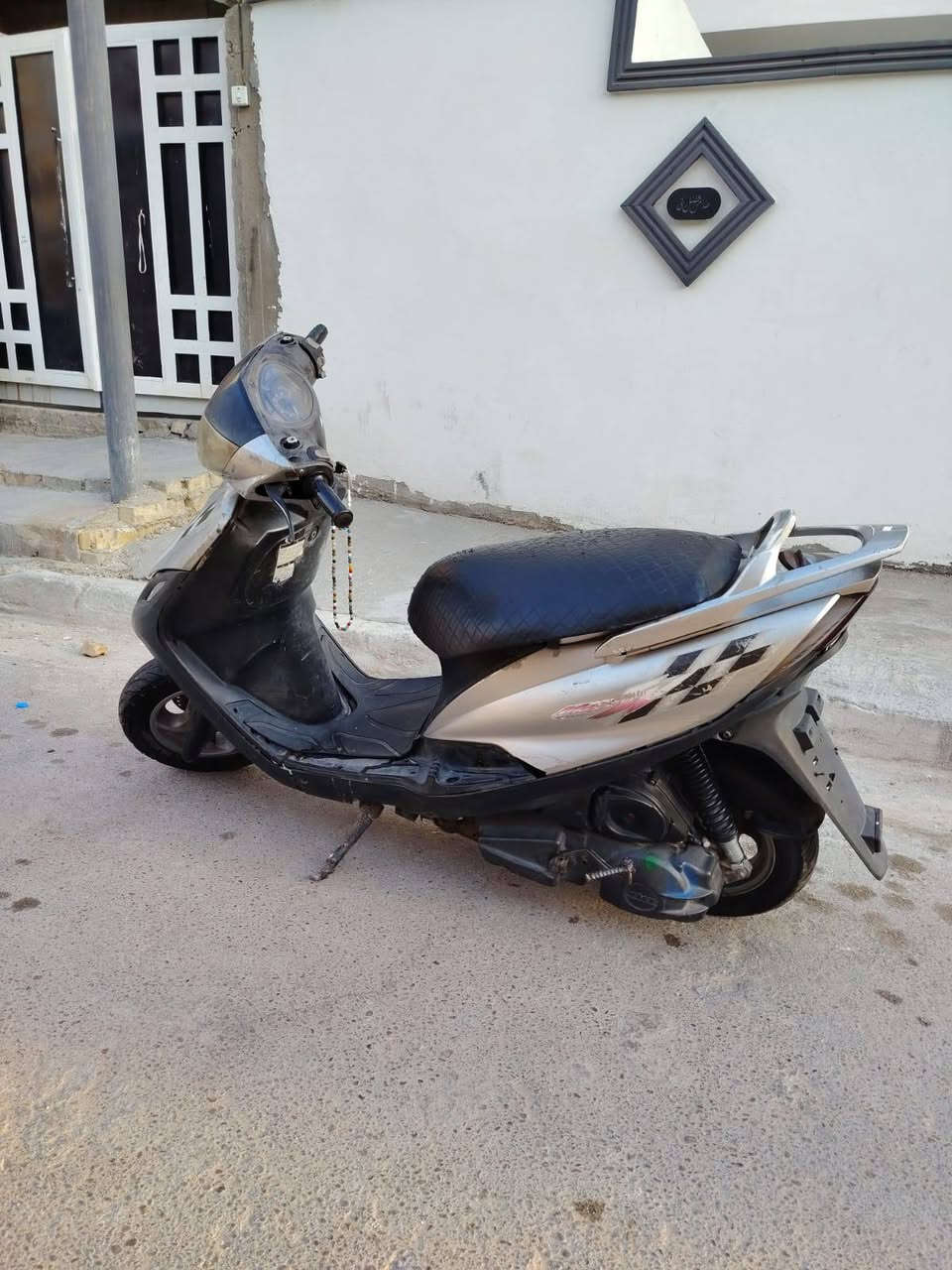 ماكس 140 دراجه محرك بعده بالچيس ما مفتوح تابرات جديد بريكات جديد . نقصها فقط باتري تشتغل هندر.. دراجه مال شغل وين ما تريد اطلع بيها مكانها بغداد الشعب  سعرها 225  ***********
