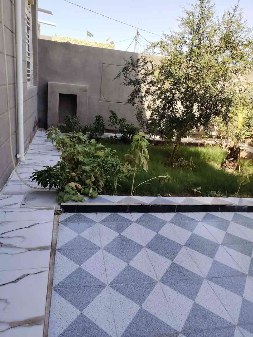 بيت للبيع – الحمزة الشرقي

📍 حي الإمام الصادق – بنزلة المحامي صباح قرب آل سيد إبراهيم

📐 المساحة: 250م
🏠 بناء حديث كونكريت مسلح – طابق واحد

البيت يحتوي:
• غرفتي نوم
• استقبال وصالة واسعة
• مطبخ بارد وحار
• صحيات داخلية وخارجية
• حديقة 🏝️
• گراج سيارة 🚗
• منظومة كاميرات
• بيبان خشب تسگام وبيبان حديد تسگام
• شبابيك حديد تسگام
• بيبسي وجبس بورد للسقوف

المنطقة بيها كافة الخدمات: ماء، مجاري، تبليط، إنترنت ضوئي وأرصفة.

🏦 مطلوب إسكان 30 مليون يتحول على المشتري ويا الكفيل
💵 تسديد الإسكان 215 ألف بالشهر

البيت للبيع أو مراوس بالديوانية.

📞 للاستفسار: ***********

