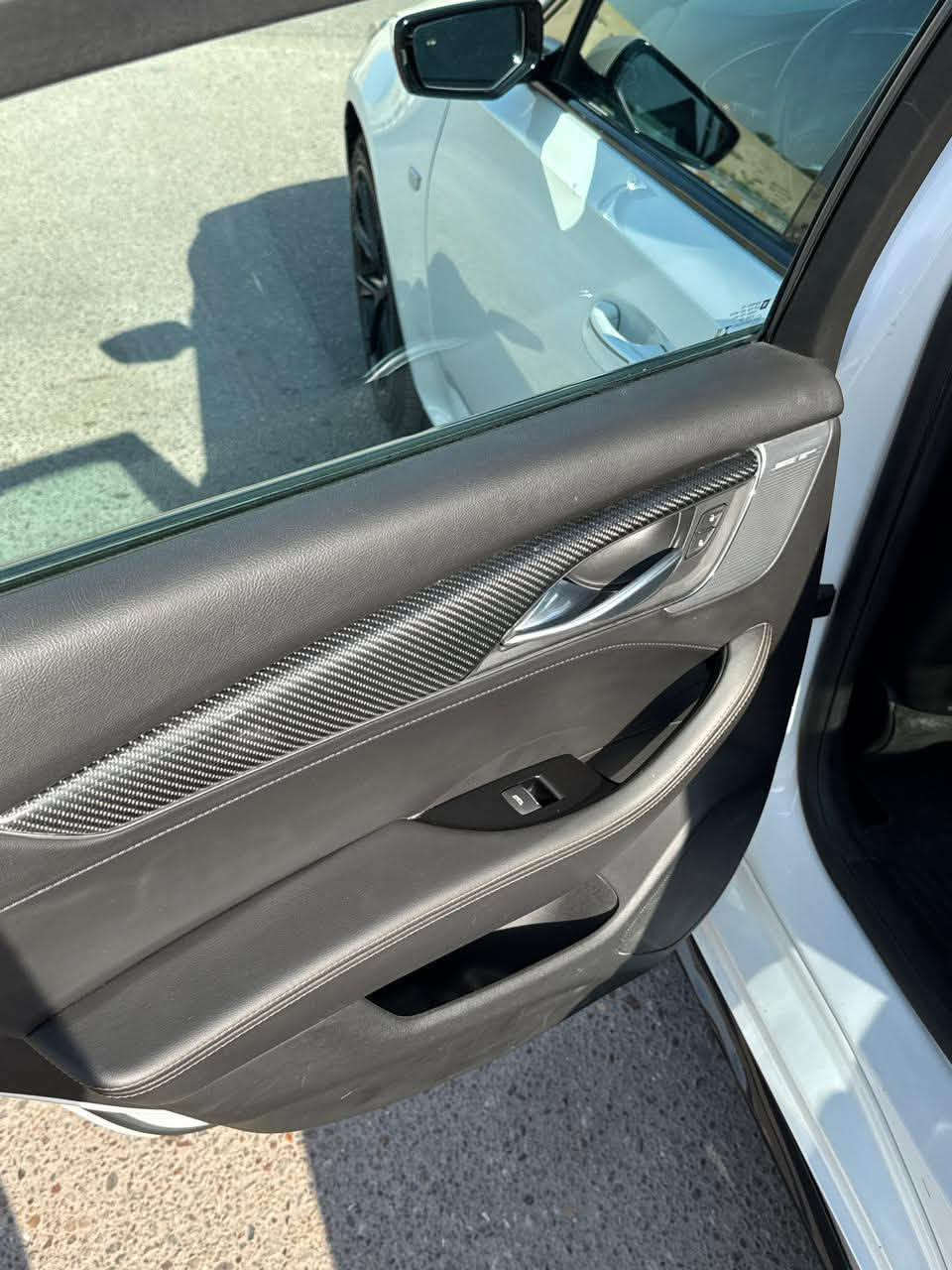السعر 155 وبيه مجال  بسيط جدا
Ct5 2023 
سياره ماشيه 20 الف 
حادث سياره بنيد وجاملغ 
وباب خلفي وجاملغ خلفي ضربه سطحيه ايرياك طاك وراجع سستم
فول 1/1 
بانوراما 
كشن جلد 
داتا شو 
5 كامرات 
رادار 
داخل كاربون فايبر
سستم صوت boos
كشنات كهرباء 
مكان السياره حي الخضراء 
***********
