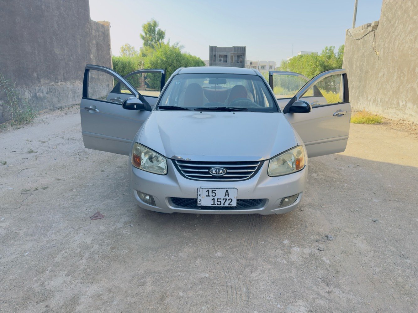 سيراتو وارد خليجي رقم انبار لون سلڤر موديل ٢٠٠٩…..السعر ٨٠ ورقه وبيها
چ سيراتو شنو فئتها/موديلها بالضبط؟ وكم ممشاها تقريباً؟: 
2009
شنو حالتها من ناحية المكينة والگير والمكيف؟ بيها أي عطل أو ملاحظة؟: 
كفاله من الصبغ والضربه
بيها حادث أو رش/سمكرة قبل لو كلها وكالة؟ وإذا موجود، شنو الأماكن المتأثرة؟: 
لا
الورق كامل لو لا؟ وهل المراجعة/البيع بأي محافظة أو مدينة حتى يعرف المشتري وين يشوفها؟: 
الأنبار الخالديه حي القدس
السعر ٨٠ ورقه قابل للنقاش لو ثابت؟: 
بيها مجال حيل