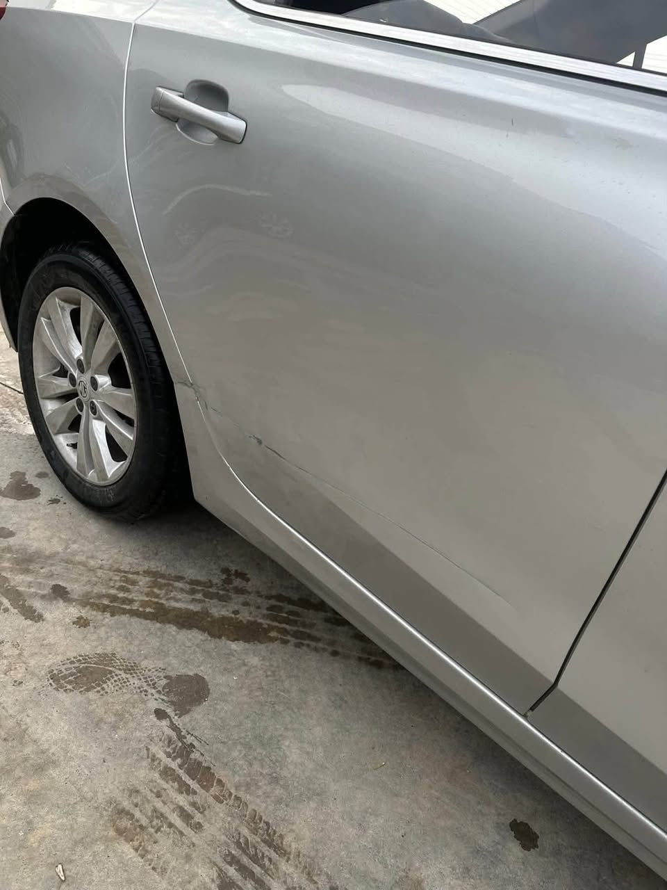 MG 2019 360
سياره مكفوله من الضربة 
ماعدا الباب عكس اتجاه السايق موضح ب الصوره 
السياره شرط الفحص 
ترهم اقساط او نقد او مراوس
التواصل : ***********
