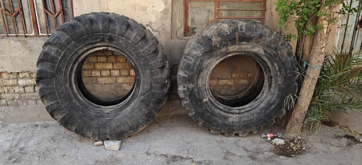 للبيع زوج تاير 20،5،25واحد هندي وثاني اندنوسي***********المكان العماره
