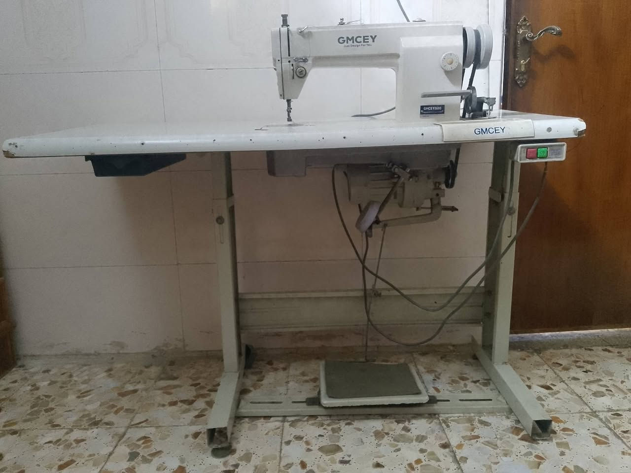 غراض للبيع نظيفات كلش شرط تفحص يله تأخذ مكاني حله المركز مكينة خياطه صناعي تنور كهربائي عجانه كلهن ماركتهن معروفه ***********
