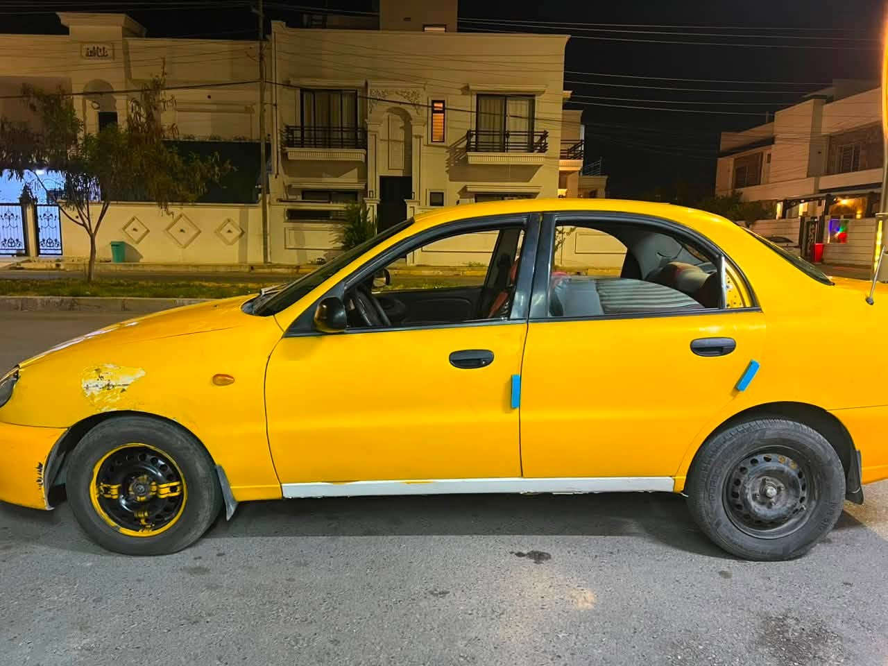 دايو لانوس موديل 2000 رقم كركوك مشروع وطني 
محرك 16 بيها بطاقة بنزين 
باتري جديد حدادية صدر امامي خلفي جديد
عنابير جدد لايتات جدد 
سيارة حلوة وكاعدة مال شغل 
سعر 26 وبيها مجال 
***********
