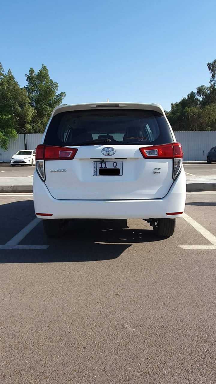 اللهم صلي على محمد وعلى آل محمد 📿
 تيوتا انوفا🇯🇵 toyota innova
موديل :2023 
لون: ابيض مصبوغ عام لان
 السياره تكسي دبي وكل تكسي دبي مصبوغ عام 
ماشيه: 37 الف حقيقي 
مكينه 2700 هايلوكس 
جاملغ سياره خلفي مبدل اليسره
السياره نظيفه مابيها نقص طخم تاير جديد
تبريد ٣ قطع يعني ثلاجة ❄️
سبعه راكب يعني عائلية بامتياز 
السعر : 175 
العنوان 
بغداد للاتصال ***********
