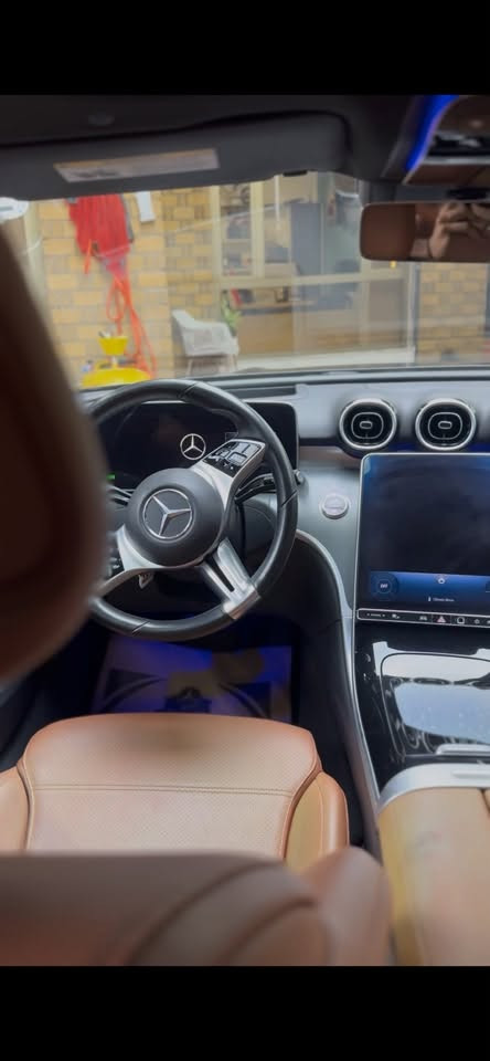 مرسيدس C-Class (C300 2024) | 🖤🔥
ماشية 35 الف مايل 
✨ المواصفات:
📤داتا شو كبير 
 • ⚙️ محرك 4 سلندر تيربو 2000
 • 🏎️ كير أوتوماتيك 9 سرعات + شفتات ستيرن
 • 🛋️ كراسي كهربائية مع تدفئة ومساج
 • 🌅 بانوراما + إنارة داخلية 64 لون
 • 📸 كاميرات 360° وحساسات أمامية/خلفية/جانبية
 • 🔊 نظام صوت Burmester عدد 15 سماعة
 • 🅿️ اصطفاف أوتوماتيكي
 • 📱 شاحن وايرلس
⚠️ الحالة: البنيد فقط صبغ بدون شواصي 
السعر: 31 الف دولار 
مكان تواجد السيارة: بغداد 
رقم صاحب السيارة: ***********
