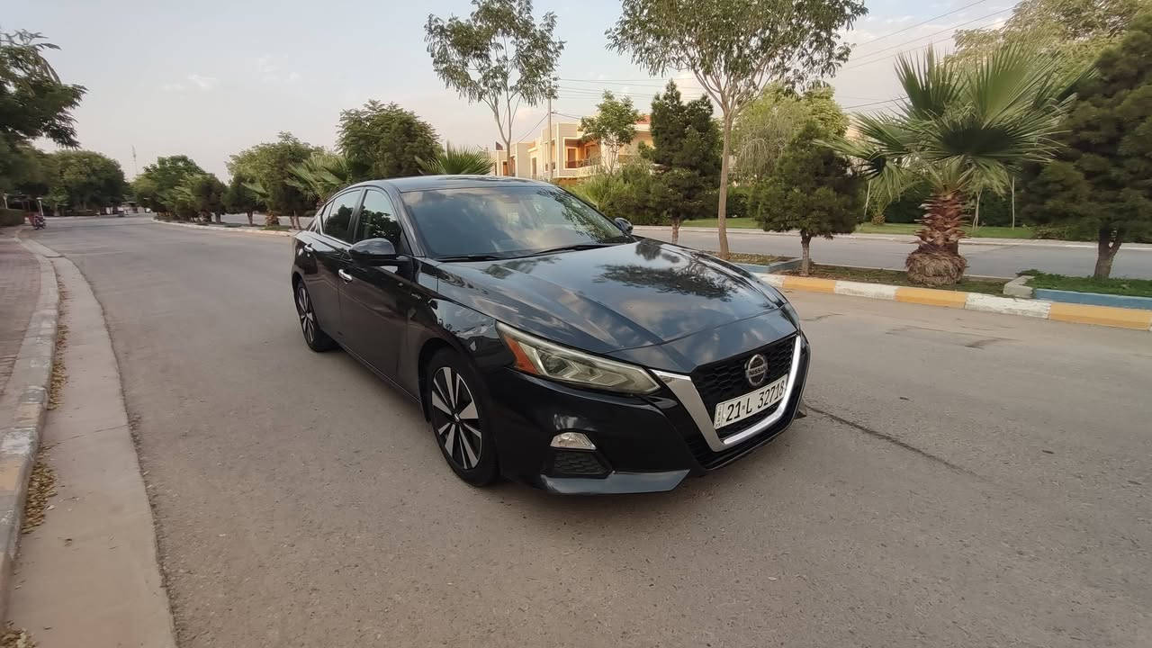 🚗 للبيع نيسان ألتيما🚗. مواصفات SV
وارد أمريكي رقم سليمانية  بأسمي شرط التحويل رقم الدولي
السعر  135
***********
 الجديد هزه وفحص  كله جديد سنويه 
محرك مكفول  / كير مكفول
تخم تايرات جديد مبدل
باتري جديد
صدر ع الوكاله كامل 
السياره حادثه بونيد فقط جمالغ خلفي كلير
نص صندوق كلير امريكا بدون دواخل 
وموضح بل سونار وباقي كفاله دواخل كله شرط 
 كفاله عامه ماشيه   49ميل 
باقي السيارة وكالة
مواصفات السيارة SV 
بصمه بصمه ابواب 
تشغيل عن بعد 
كشن  كهرباء 
رادارت360 اماميه وخلفيه وجانبيه  
محرك 2.5 لتر / 4 سلندر اقتصادي وقوي تنفس طبيعي 
شاشة لمس وسطية 8 إنج مع بلوتوث و USB وكار بلي 
كاميرا رجوع خلفية 
لايت زنون +لد نهاري   
مثبت سرعه   
توقف ذاتي وخروج ع المسار 
نظام أمان حديث (ABS / Airbags)
سيارة كاملة مكملة تجي تفحص وتشوف بعينك كعدتها حلوه وسيارة ما تصرف عليها كلشي سعر135     
مكان السياره 
ديالى خانقين 
*********** واتساب
