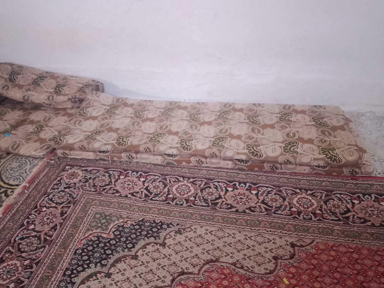 السلام عليكم اغراض للبيع كل من وسعره مكاني كربلاء اغراض نظيفات
