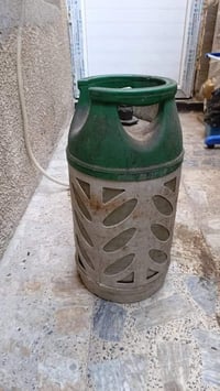 قنينة غاز • بلاستك • للبيع