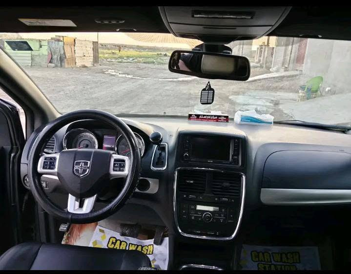 السلام عليكم
دوج كرفان موديل 19 فول مواصفات

حادثها بنيد وجاملغ من امريكة السياره مكفوله كفاله عامه فقط مبدل كير ماشيه 83 ميل السعر 190 وبيها مجال قليل العنوان بغداد التاجي سبع البور 

***********

اني مكلف بل نشر لحد يراسلني هاذا رقم صاحب السياره

