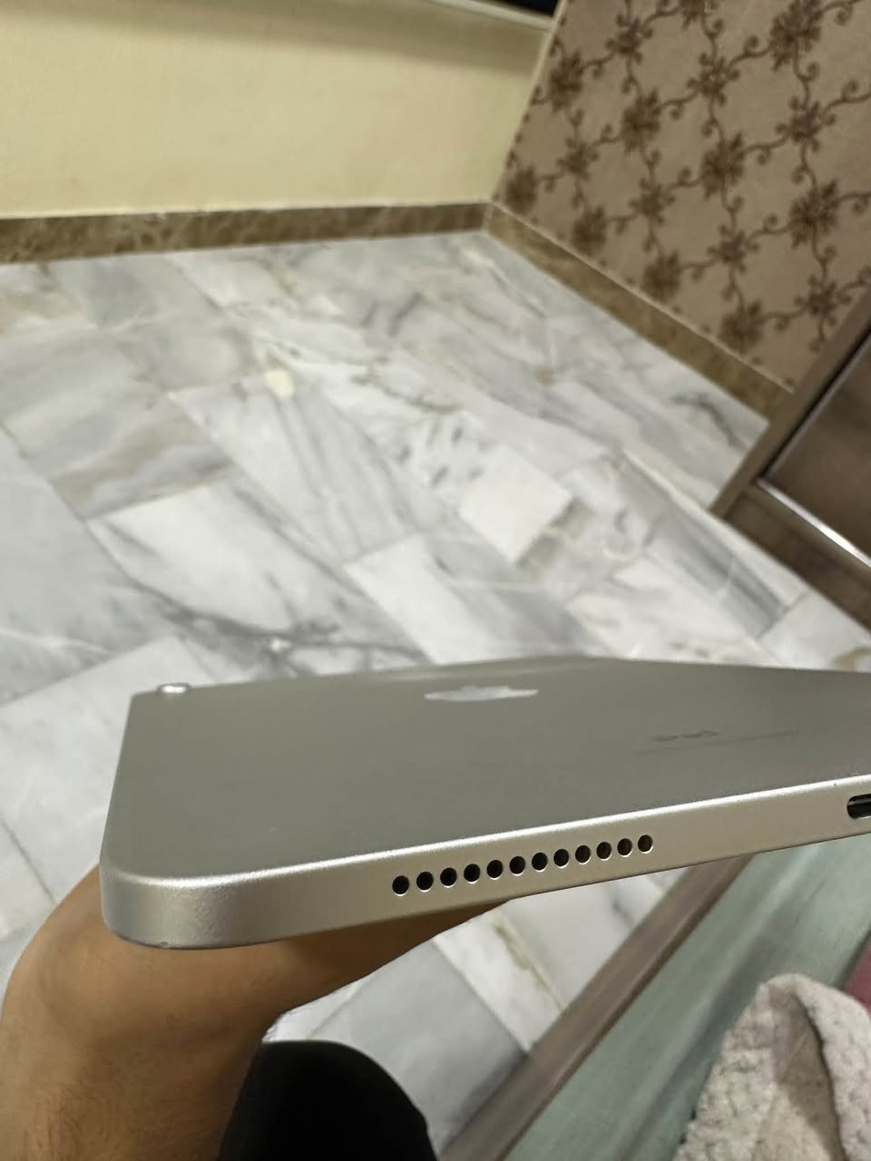 السلام عليكم 

ايباد 10 معالج A16 ذاكرة 64GB بطارية 85% من الحاسبة نظافة عالية مداخل تصليح ولا مبدل بي أي شي وكلشي بي سليم وشغال نظافة 90% مثل ما مووضح بالصورة الكلاسة فقط بيها طبع اصبع اثر استخدام مثل ما موضح وما مأثرة ابد ملحقاتة شاحن كامل و كفر وكارتونة
سعرة قفل 360 الف 

مكاني البلديات 
واتساب ***********

