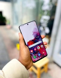 سامسونج s20 الترا نسخه 5G سامسونج s21 الترا نسخه 5G  الشاشة: Dynamic A...