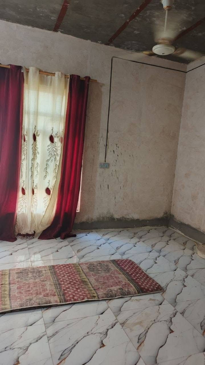 بيت للبيع بحي الصناعي ـ وره الكراج الجديد قرب الجسر الاحمر
منطقة زراعية ورقة مكاتبة
عالي عن الشارع
المساحة 220 م
📌يحتوي على غرفتين وصالة ومطبخ وصحيات واستقبال ومرر خلف البيت ع طول البيت 
فقط الاستقبال ماكامل ونقص درج 
السعر 26 وبي مجال للشراي يتدلل
الصور كدامكم واي استفسار ع الرقم
📞 ‏‪***********‬‏ اتصال فقط
‏‪***********‬‏ واتساب فقط
