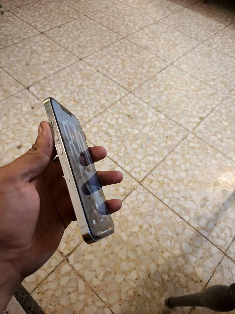 جهاز مضموم زلغ مابي ١٣برو ذاكره ١٢٨ ممبدل بي أي شي بطاريه ٩١ممعلايه الجهاز جديد بمعنى الكلمة لا فطر لا شخط كل مشكله مابي السعر ٦٠٠وبي مجال***********حي الجهاد

نص مكتوب في الصور:
- 8:27
- حالة البطارية والشحن
- كما هو الحال مع البطاريات القابلة لإعادة الشحن، بطارية الهاتف قابلة للاستهلاك وتصبح أقل فاعلية مع الوقت. معرفة المزيد...
- الحد الأقصى للقدرة
- 91%
- هذا قياس لقدرة البطارية مقارنة بقدرتها عندما كانت جديدة. قد تتسبب القدرة المنخفضة بتقليل ساعات الاستخدام بين عملية الشحن والأخرى.
- أقصى قدرة للأداء
- ستساعد الأنظمة المضمنة في النظام والمكونات في تخفيف آثار الأداء التي قد تلاحظها أثناء التقدم الكيميائي في عمر بطارية iPhone.
- شحن البطارية المحسن
- للحد من استنزاف عمر البطارية، يتعلم الـ iPhone من عادات الشحن اليومية، بحيث ينتظر ولا يتجاوز 80% حتى يحين موعد حاجتك إلى استخدامه.
- الشحن بالطاقة النظيفة
- في منطقتك، سيحاول iPhone التقليل من البصمة الكربونية من خلال انتقاء وقت الشحن الذي تتوفر فيه كهرباء فيه كهرباء بانبعاثات كربونية منخفضة. يتعلم iPhone من عادات الشحن اليومية، بحيث لا يشحن بالكامل حتى يحين موعد حاجتك إلى استخدامه. معرفة المزيد...