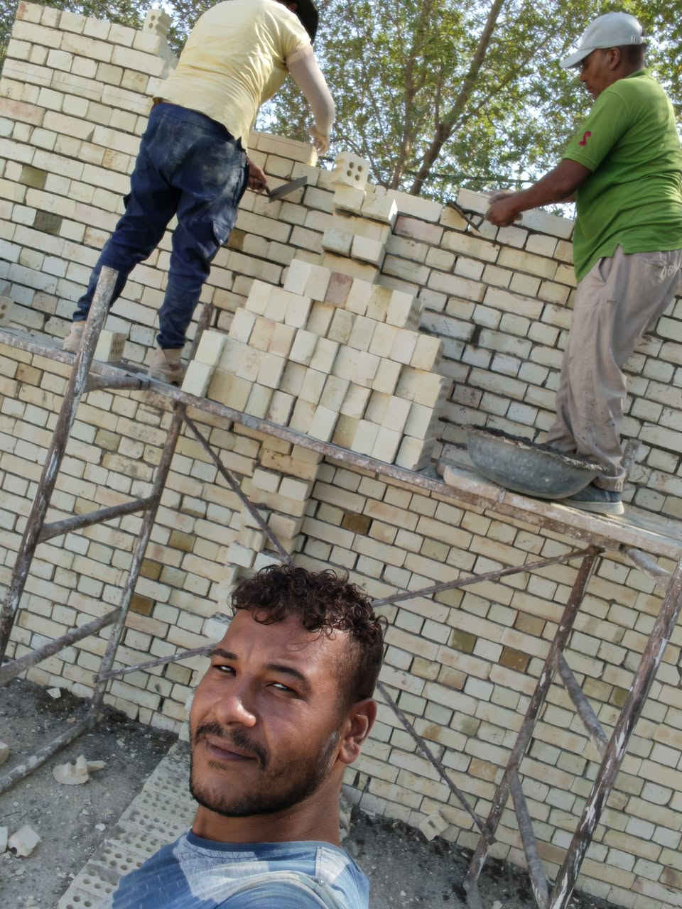السلام عليكم كادر خلفات بناء مصري مقيم بمحافظه بغداد اسعار مناسبه للجميع شغل درجه اولى واتساب ***********
