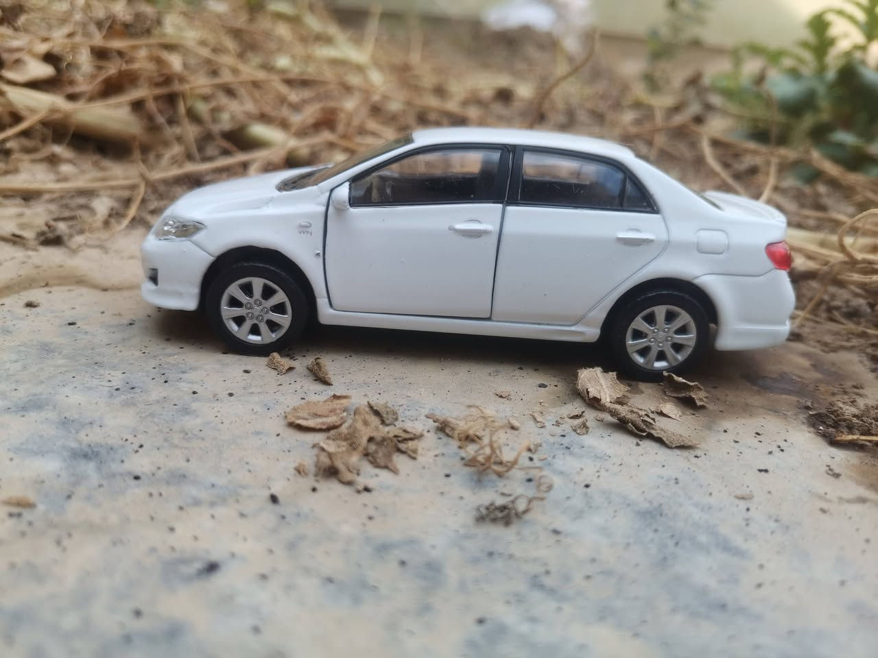 للي يريد يتميز شوي مجسم تويوتا كورلا TOYOTA COROLLA الشكل من 2009 الى 2010 السعر 11 للتواصل *********** ومتوفر توصيل ❤️
