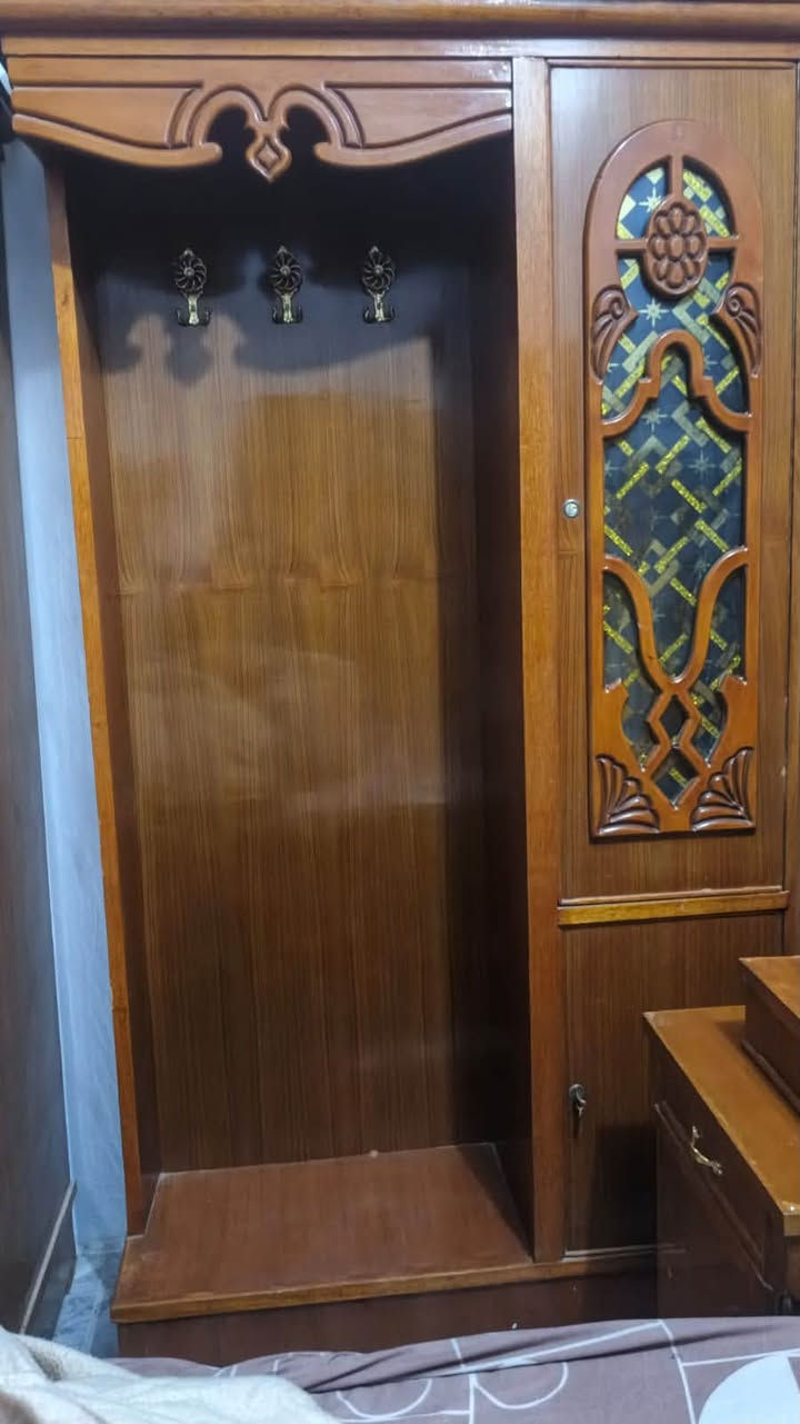 غرفه خشب تزكام درجه اوله للبيع ستخدام قليل عنواني نجف ***********
