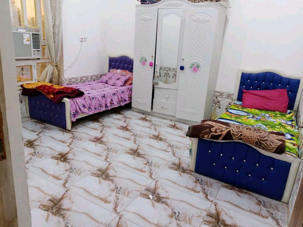 بيت مع نصف دونم للبيع في التاجي
قطعه ارض مساحتها نصف دونم (1250)متر مشيد عليها دار نوع العقار ملك طابو الكاظميه بناء حديث 2021 طابقين يحتوي الطابق الارضي على صاله 7x4 غرف نوم عدد 2مساحة 5x4 وهول داخلي 9x4 و مطبخ 6x4 وصحيات  الطابق الثاني  غرف عدد 2 مساحة كل غرفه 7x4 وهول 9x4 ومخزن  خدمات ماء أساله وكهرباء وطنيه ومولد تبليط لحد باب البيت يعني خدمات فول وتكدر ترتب الارض شوية مثلا اضافة مسبح وشغلات وتسويها فيلا سياحية السعر 450 وبي مجال بسيط العنوان التاجي عبور ذراع دجله منطقه 27 الحماميات تبعد عن الشارع العام 1000 م للأستفسار 
فقط رقم الهاتف  
*********** فقط اتصال او مراسلة واتساب