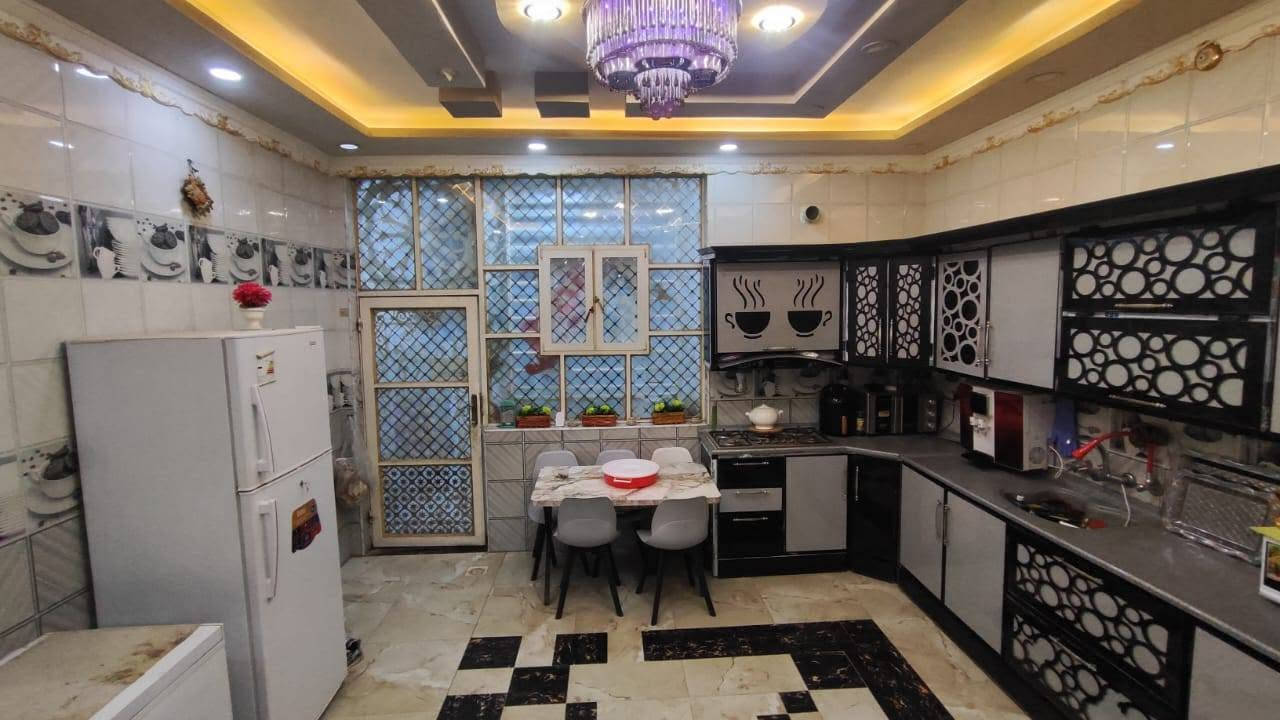 بيت للبيع 200 متر
سند 25 طابق واحد 
يتكون من استقبال صاله غرفتين ومطبخ  صحيات 
وحديقه بناء درجه 
العنوان النجف الاشرف حي النداء 
السعر  220مليون 
مطلوب 90 ينزلن من السعر 
القصد الشهري 438 يدفع المشتري للمصرف العقاري
التواصل واتساب  ***********مراسله فقط اي اتصال يهمل
