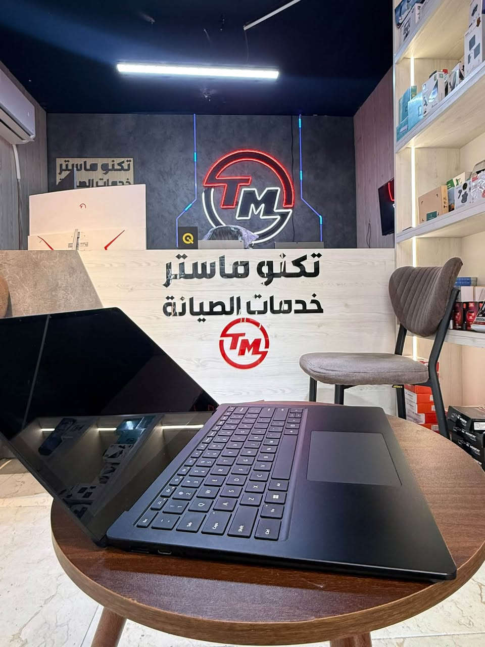 وصول وجبة جديدة من الابتوب النحيف 🔥
من شركة  مايكروسوفت وهو جهاز المايكروسوفت سيرفس لابتوب 4  مشحون فقط 127 مرة🔥

👨‍💻معالج كور اي سفن جيل الحادي عشر   i7-1185G7

👨‍💻 رام (32 )كيكا بايت من نوع DDR3 بتردد 4267 MHz 

👨‍💻 هارد ( 1TB) كيكا بايت من نوع

SSD M.2 Nvme Samsung من اغلى انواع الهاردات

👨‍💻 شاشة حجم (13.5) انج بدقة (2256x1504) (2K)

👨‍💻 كرت شاشة داخلي اريس 8 كيكا 

integrated Intel Iris Xe Graphics

🔋 نسبة البطارية 90٪؜ مشحونة 127 مرة فقط  بنظافة عالية

👨‍💻 كيبورد متصل وضوئي مع امكانية اللمس بعشر اصابع والقلم ايضا 

👨‍💻 ياتي مع الشاحنة والكيبورد وصندوق عادي لنقله بامان.

📲 للتواصل ومعرفة الاسعار الاتصال على الارقام 

📞***********

📞 ***********

او التواصل على الماسنجر او الواتساب بلارقام اعلاه

نص مكتوب في الصور:
- CONNECTED STANDBY Supported REPORT TIME 2026-09-23 02:58:44 Installed batteries Information about each currently installed battery BATTERY 1 NAME SurfaceBattery MANUFACTURER SMP SERIAL NUMBER 0038361205 CHEMISTRY LION DESIGN CAPACITY 45,800 mWh FULL CHARGE CAPACITY 38,920 mWh CYCLE COUNT 127 Recent usage Power states over the last 7 days START TIME STATE