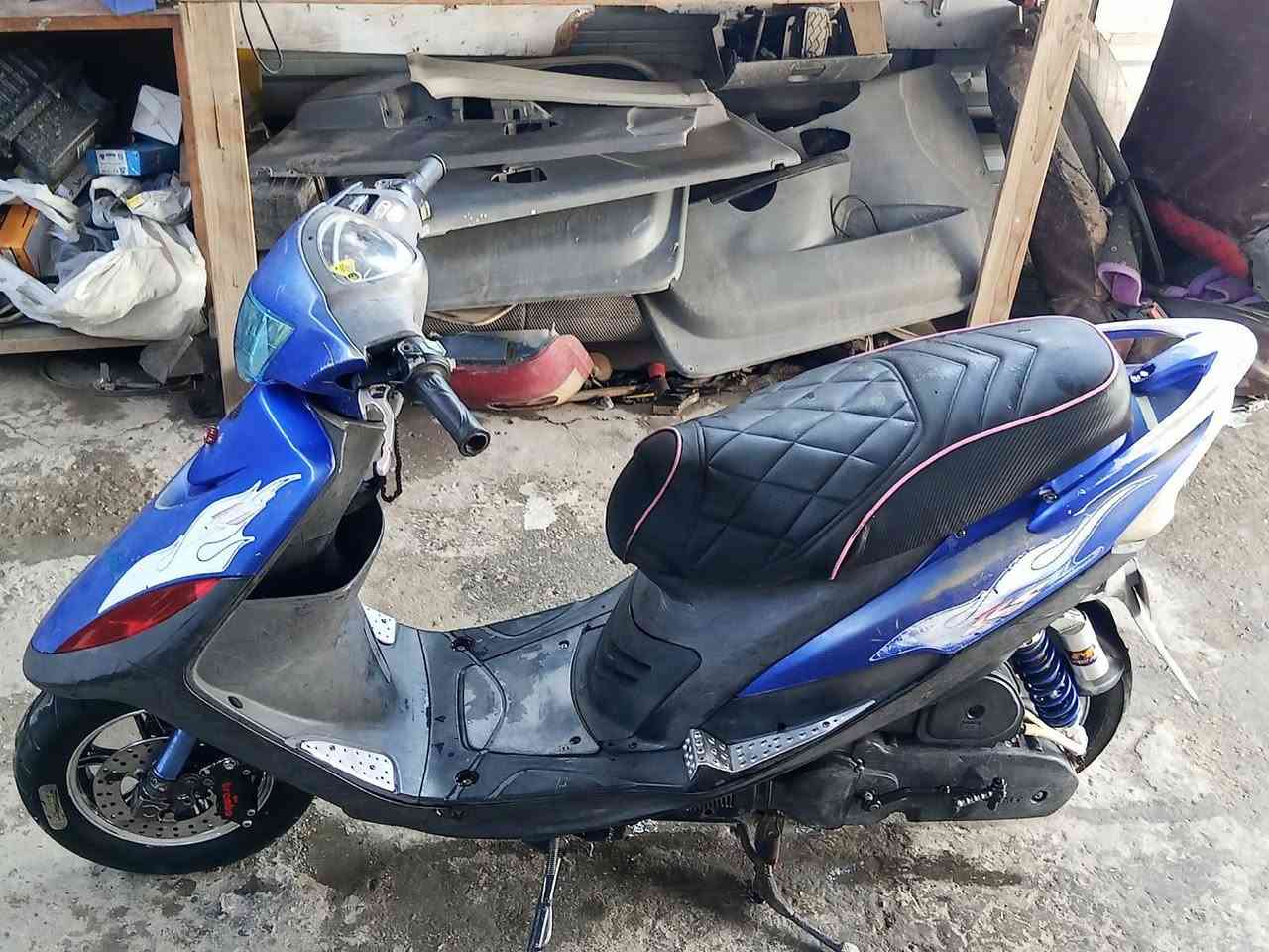 . السلام عليكم دراجه ماكس عدله مال رمبه للبيع مكينه 49 بلاديه ما مفتوحه السعر 950 بيه مجال بسيط العنوان بغداد البياع فلكه الشهداء ***********
