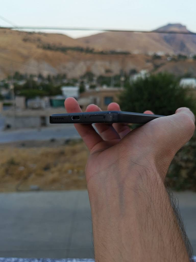 Poco F7 Ultra 

کامل ئەشیا 
بیعەیب بەزەمانی یەک هەفتە
نرخ:تەنها  ٦٣٥ هەزار 
💾 ڕام   16+16  
📟 زاکیرە    512گێگا                
⚙️ snapdragon8 Elite  +gaming chip بەڵای سەرعی      
🎮 بۆ هەموو یاریەک  120fps ئەدا بە 2k
📷 کامێرا   50mp 60x zoom  کامیرای زۆرجوان     
🔋 پاتری     5300 و   120وات
📲شاشە  2k      120hz    زۆر نایاب   

Tele : ***********  وەتسئەپ دخان, السليمانية

نص مكتوب في الصور:
- 6:00 Detailed info and specs RAM 16.0+16.0 GB CPU Snapdragon 8 Elite Mobile Platform Octa-core Max 4.32GHz OS version 3.0.301.0.WOMMIXM.C07 Android version 16 BP2A.250605.031.A3 | Android security update: 2026-05-01 Model 24122RKC7G Baseband version MPSS.DE.7.0-GLB-b04e30b32a Kernel version 6.6.77-android15-8-g63ce7556864c-ab13994517-4k Internal storage
- 5:59 Display resolution The system might close the apps running in the background while switching resolution FHD+ 2400×1080 (saves battery) WQHD+ 3200×1440 (adds clarity) Save battery with WQHD+ Switch resolution automatically to save power
- 5:59 88 Battery protection Battery info Battery health 98% Cycles 257 Manufacture date Jan 2025 First use Mar 2026 Charging protection Charge fully Battery protection To extend battery life, the device will stop charging when battery level reaches 80% and charge fully only when scheduled Intelligent charging To extend battery life span, the system will learn how you charge your device and stop charging when battery level reaches 80% in applicable situations