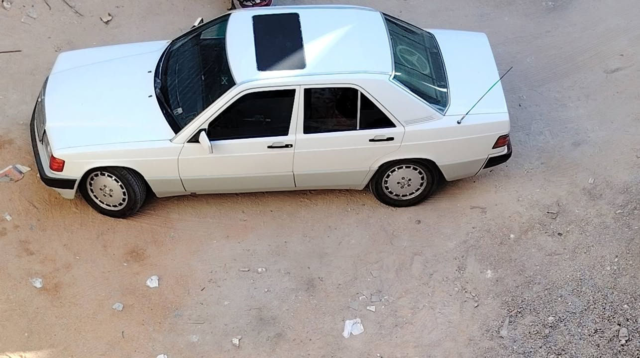 سلام عليكم مارسدس ١٩٠ للبيع موديل ٩١ محرك ٤سلندر كيراوتو تبريد شغال فتحت سقف شغالة سعر٥٧$***********
