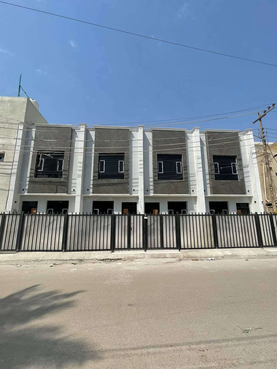 🏠 دار للبيع - 50 متر - ضباط الشهداء

الموقع: بغداد - ضباط الشهداء - موقع مميز وهادئ
المساحة: 50 متر 
الواجهة: 4.25 متر
التقسيم:
▪️ 3 غرف نوم 
▪️ صالة واسعة
▪️ مطبخ
▪️ خدمات عدد 2
بناء مرتب ونظيف، جاهز للسكن
كافة الخدمات متوفرة (ماء + كهرباء + تبليط)

📞 للاستفسار والتواصل (واتساب او اتصال):
☎️ ***********
☎️ ***********
