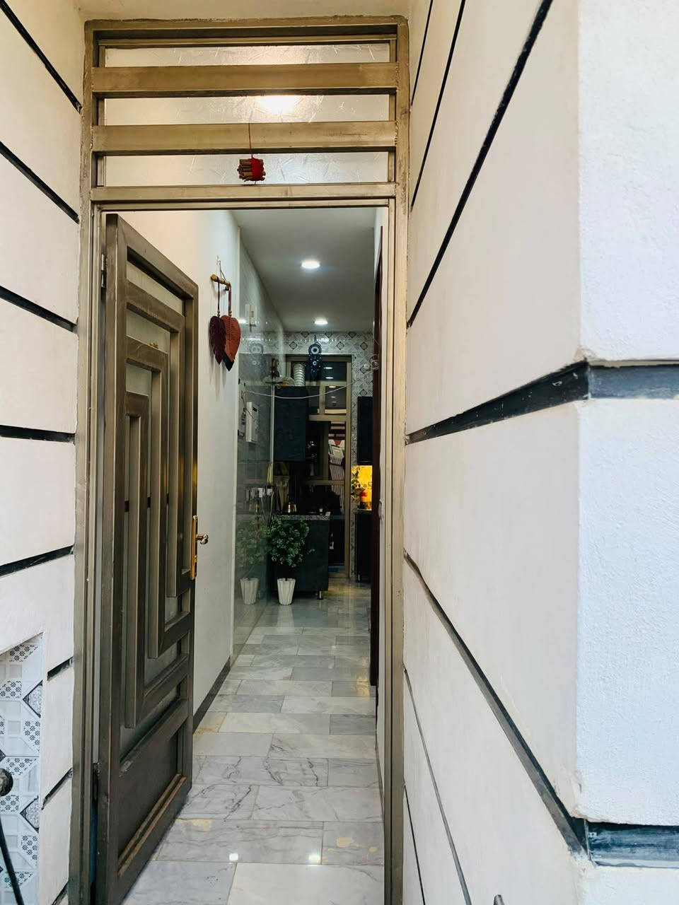بيت مساحة ٧٠ متر للبيع الحرية الدور شارع ابو حطاب بناء حديث يحتوي على طابقين ونص مع ملحقات في الطابق الاول والثاني للأ ستفسار الاتصال بالرقم ***********
