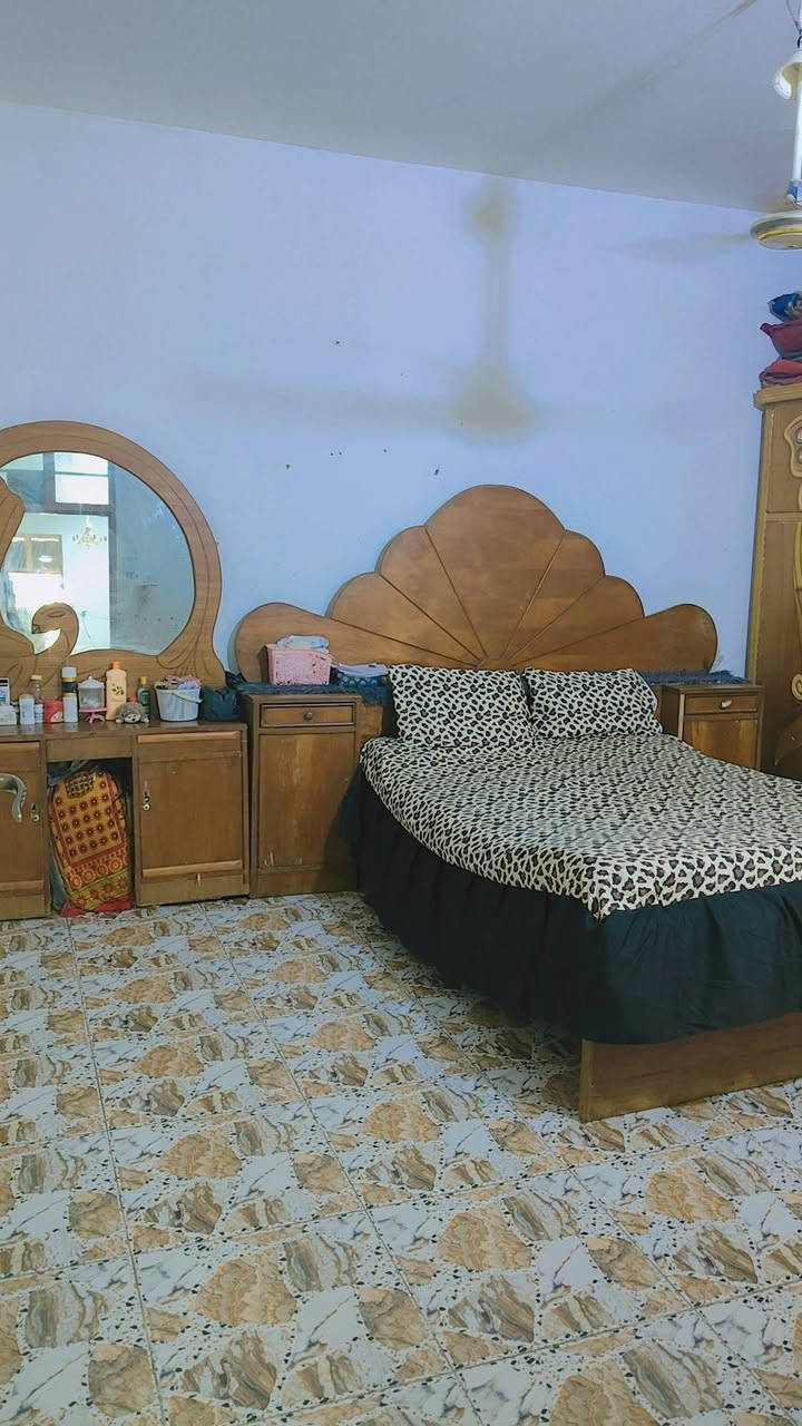 غرفه خشاب للبيع سعر سعره 300وبيه مجال قليل ***********
