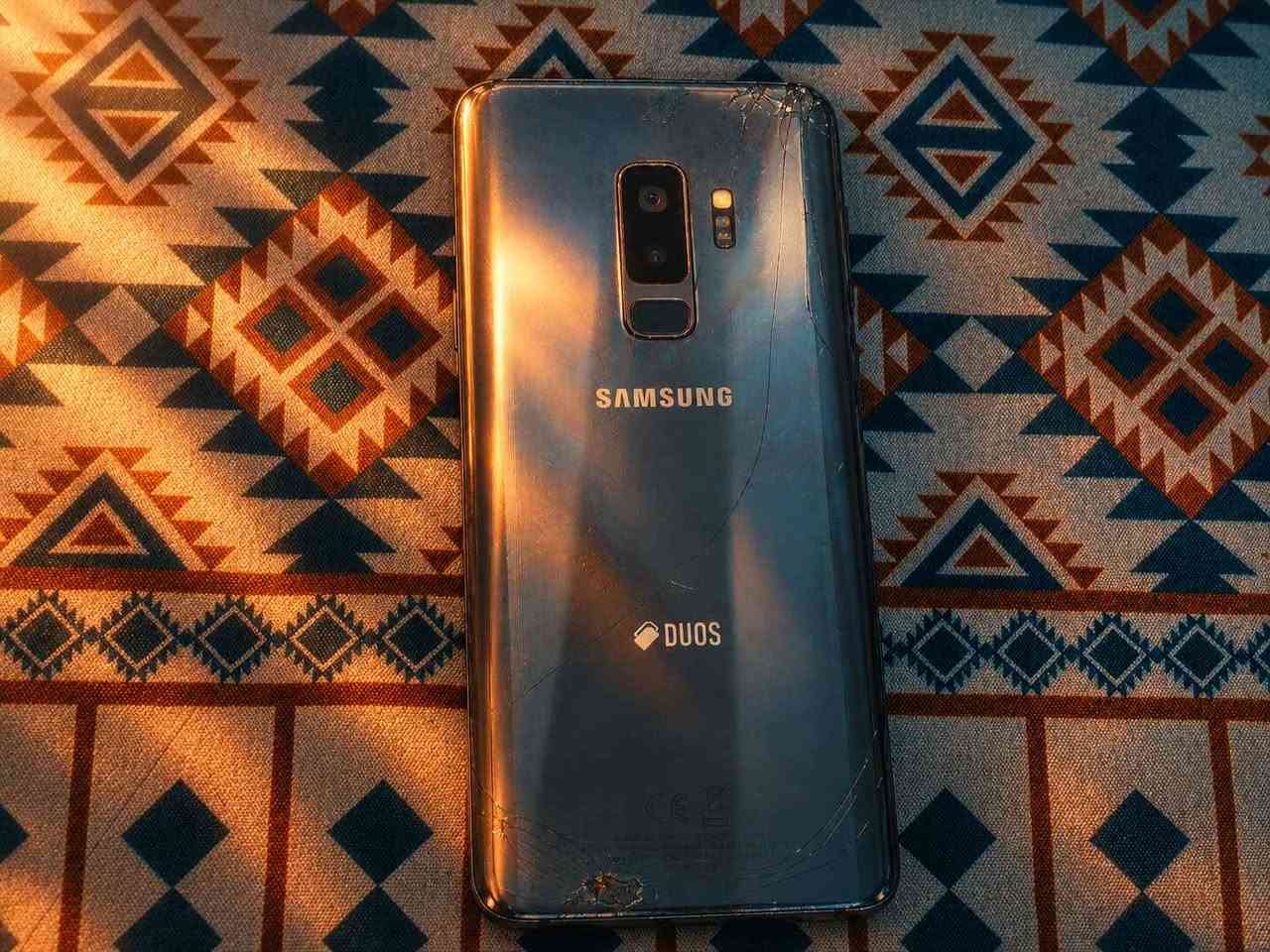 S9 بلس • 128GB/6GB • كسر بسيط بالظهر