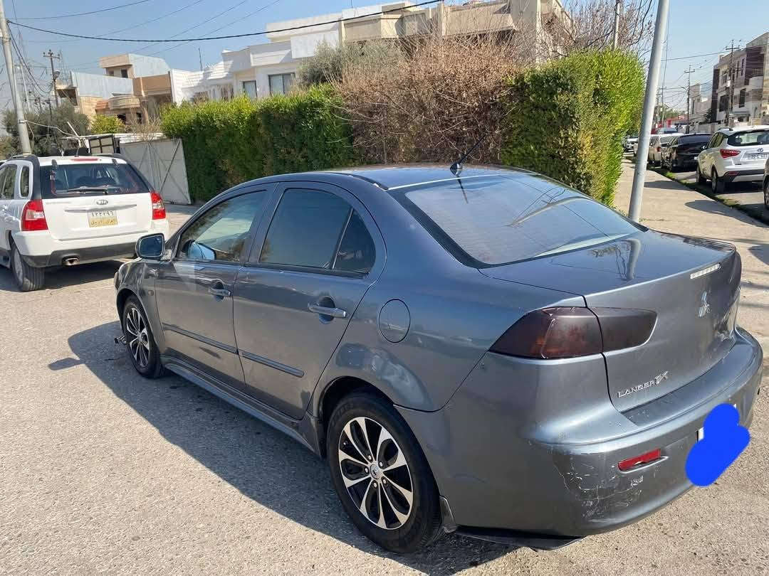 لانسر قرش 2008 
ناوزەرد خلیجی مەکینە 20 
سبوخ عام لەسەر ساخی بێ لێدران 
پێش و پشت کەپس ناو دەرگەو ژۆرێ سبوخی نیە 
دەبل گێر 
مەکینەی سەرفی هەیە 
گێری بەشەرتە
تەبرید و گەرمی بەشەرتە 
بەناو کردنو غەرامە بەشەرتە 
وەکالەی بەناوی خۆمە 
سەنەوی و هەزەی بەسەر چوە 
پێشو پشتی مەسرەفی تێدایە 
سعری 66 وەرەقە مەجالیشی تێدایە
لەهەولێرم
*********** واتساب و تێل أربيل, العراق
