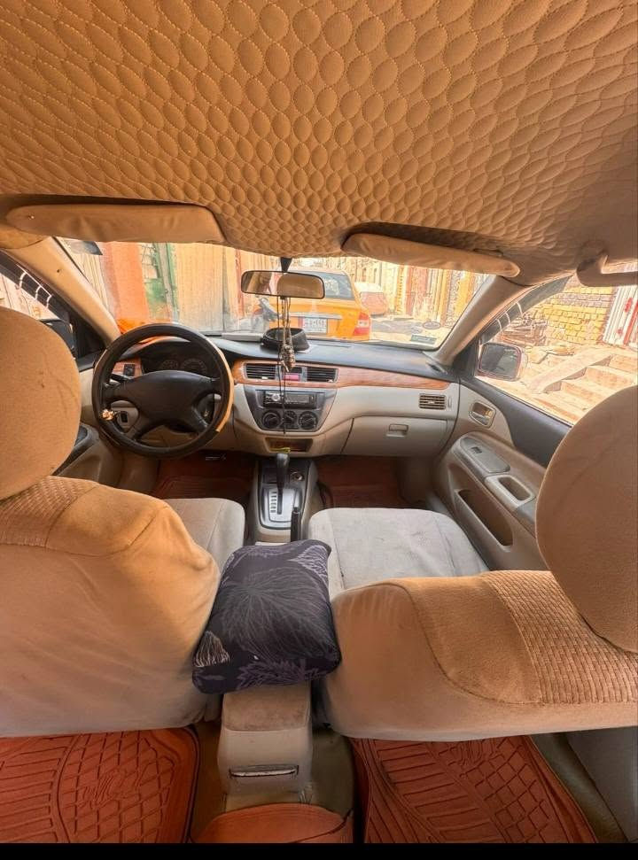 سلام عليكم بيع مستعجل لانسر بومه موديل 2006 كير ومكينه خير من الله تبريد شغال صدرها 60٪كشرها معمر ويرادلها صبغه قبل كم يوم انضربت بل جامرلغ الخلفي وره الصدر وعمرتا بارد مكاني بغداد مدينه الصدر 45 وبيها مجال ***********

نص مكتوب في الصور:
- ٣:٢٤ م