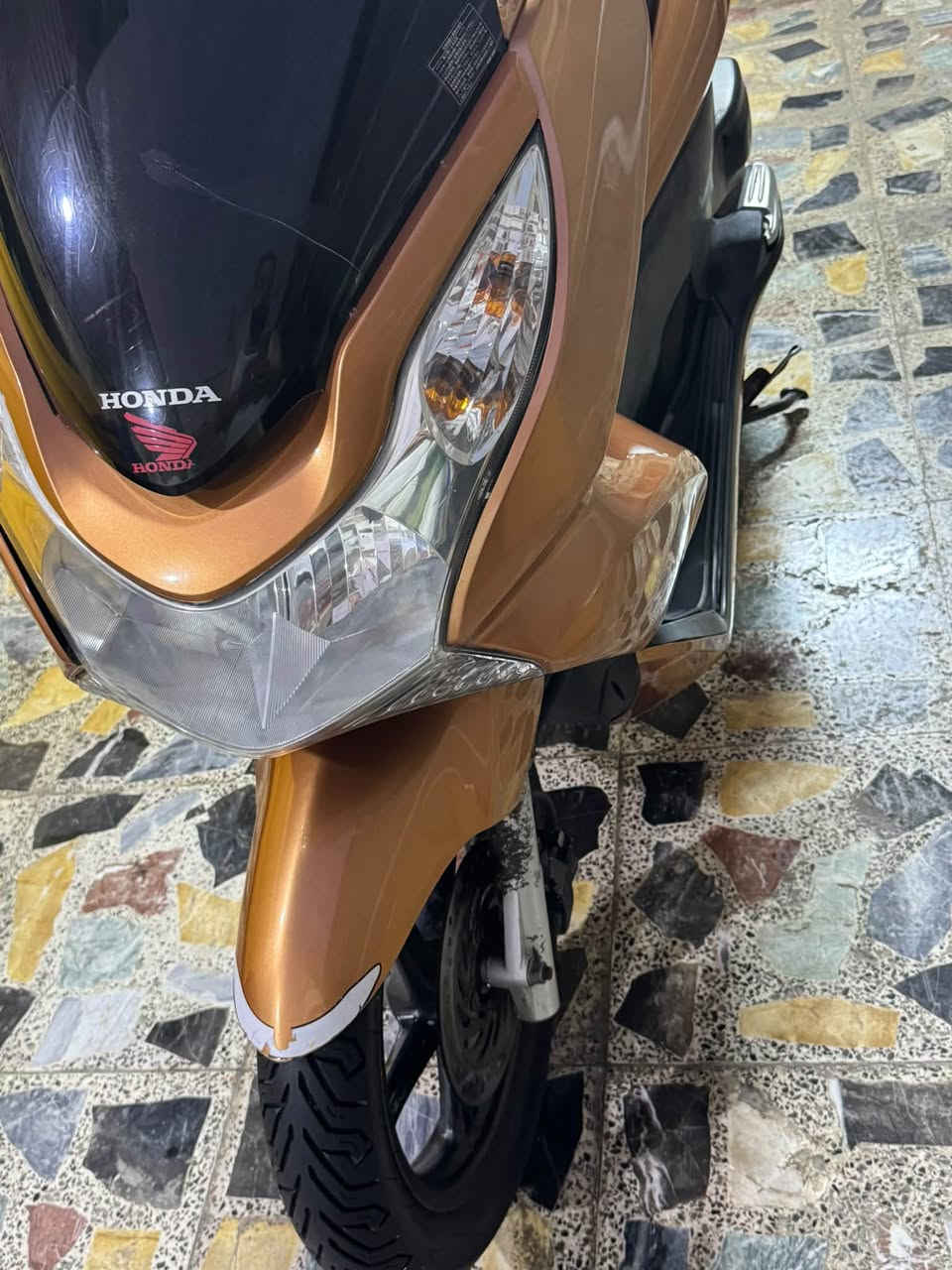 السلام عليكم شباب
Pcx
جيل أول دراجه جديده بمعنه الكلمه لون مميز ماشيه 14الف 
مكاني بغداد 
***********
