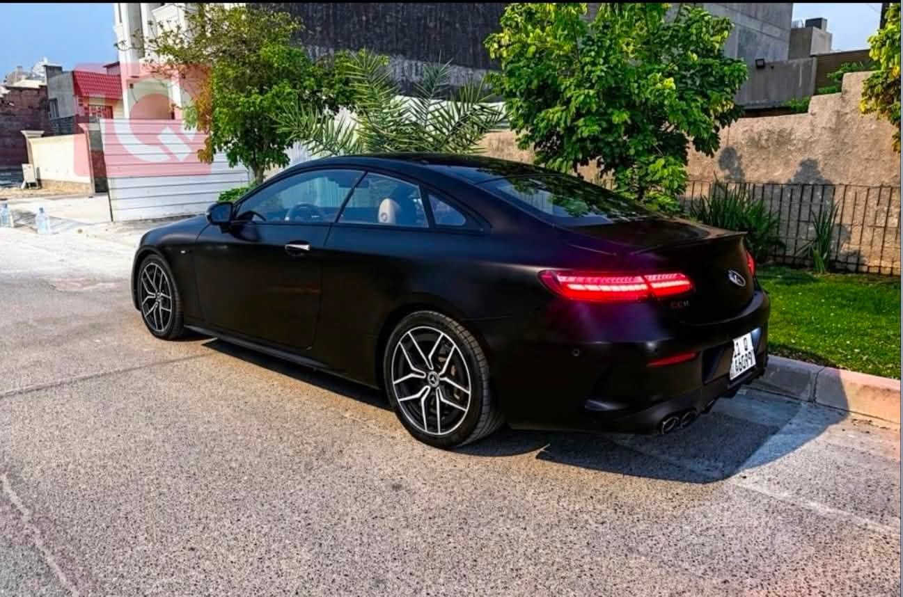 للبيع Mercedes-Benz E53 Coupé AMG
موديل 2022
اللون: أسود
تغليف حماية أسود مطفي يم جوشيلد 
الممشى: 40,000 كم

سيارة اعلى مواصفات فل اوبشن مواصفات جديرة بل ذكر  السيارة اصل AMG 
السيارة بحالة ممتازة، محرك V6 تون تيربو بدون اي مشاكل بل محرك او كير او الكهربائيات شواصي ولغود كفالة صبغ فقط قطعتين بدون  شرط الفحص وين ما تحب والممشى قليل مقارنة بالموديل، وجاهزة للفحص والمعاينة.

السعر والتفاصيل عند التواصل.
السيارة رقم بغداد بأسمي 
عنوان السيارة : اليرموك الاربع شوارع 
الرقم : ***********
