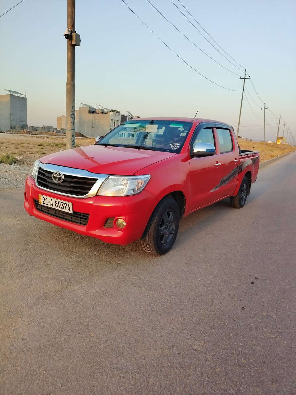مەرزیە 2013
پارچەرەش بۆدی بیلاد
جەمپێکی خەفیفی لای سکنی هەیە
چرارتایەو ویلی نوێی لەسەرە
گێرومەکینەی بەشەرت
رەقم وسەنەوی نوێیە

***********
گۆرینەوەش دەکەم بەسیارەک بەدلم بێت
