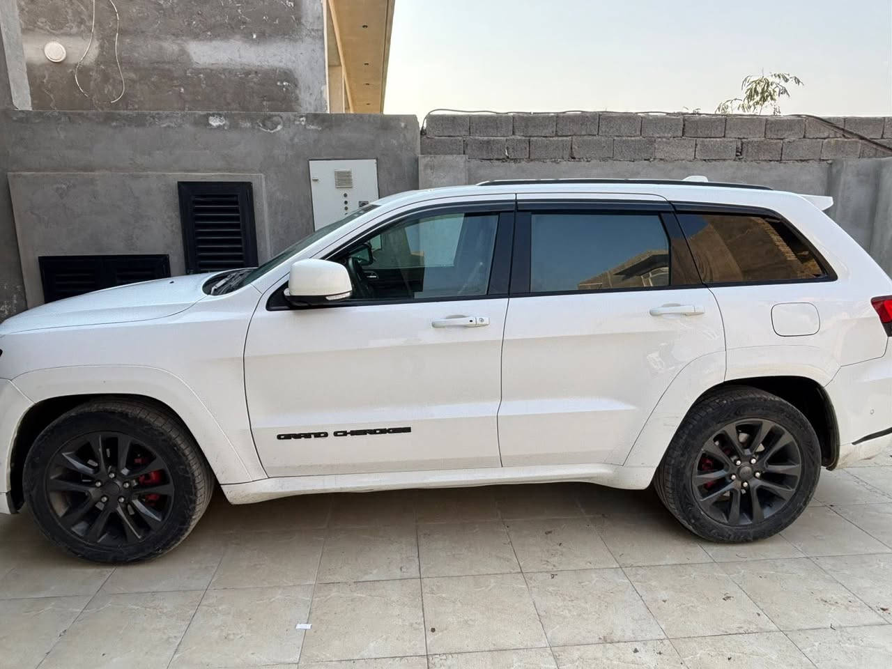 جيب لاريدو سومت ٢٠١٨ فول مواصفات    *********** غير متواجد بل. فيس السعر خاص مكان سياره بغداد
