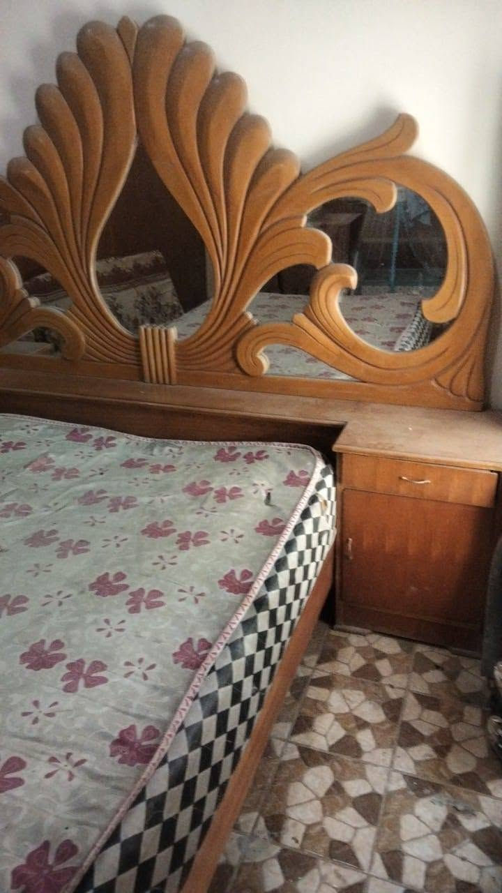 للبيع غرفه اخشاب مستعمله السعر 400 وبيهه مجال 
*********** واتساب
