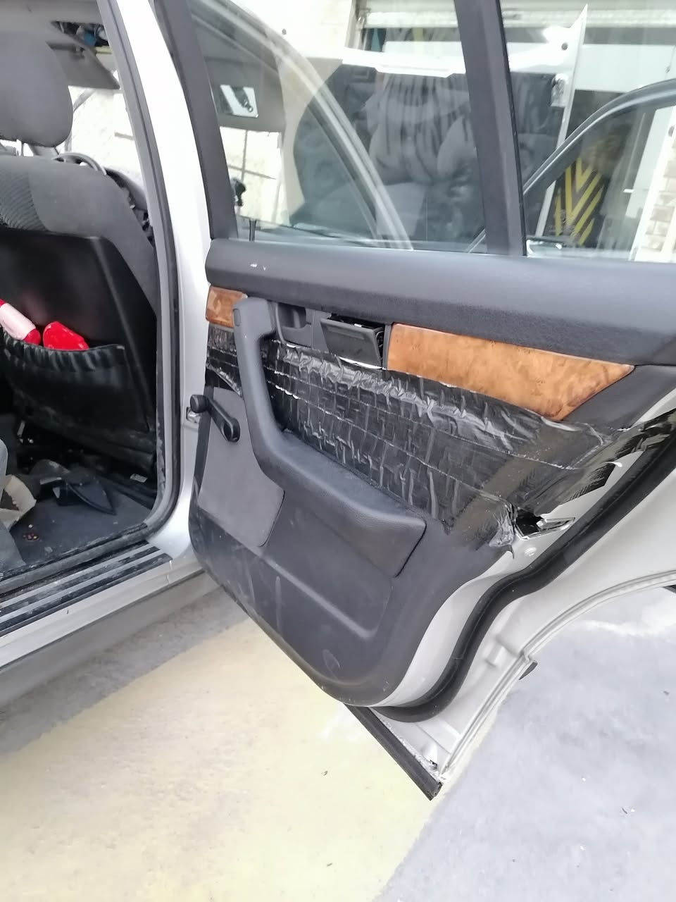 الأخ من أتحاد أوروبا ألمانيا 👋
تم فصال كشنات شركة كارتير BMW %💯🇩🇪 بطاين حرف L كارتير⚡ سقف تكم دشبول خلفي اسود كنتارة الأصلي 👍 
حسب طلب زبون تحديث داخل سيارات ♻️
عنوان موصل القوسيات شارع عام 🛣️
للتواصل ***********
***********
***********
