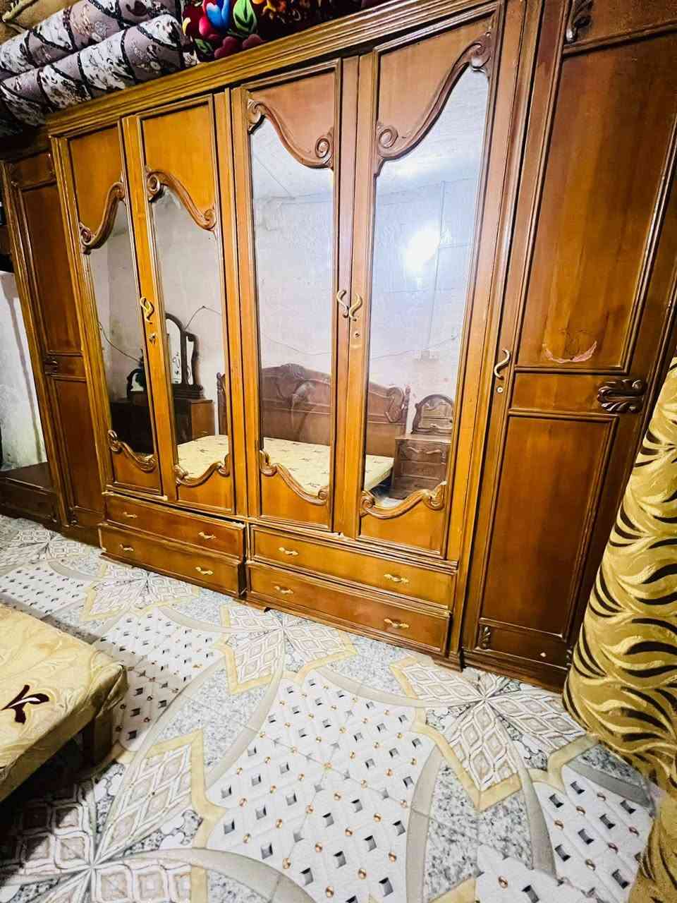 سلام عليكم اخواني غرفه نوم مستخدمه للبيع نظيفة حيل سعرها 650وبيها مجال الي يردها يدخل خاص 
***********
 مكاني البصرة القرنه النخلات
