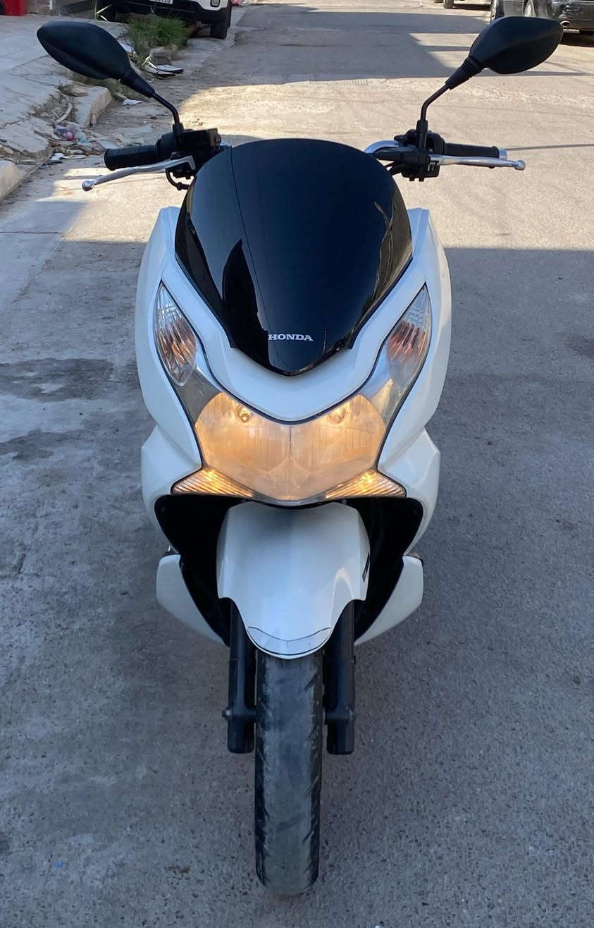 الموشراي لايخابر رجاءً 
دراجة pcx ياباني جيل اول 
موديلهة 16 جديدة جدا 
محركه 150حساس حرف A
ماشي 37 ستان كهرباء دراجة رمبة
 سعر 12 ونص مكانه شهداء البياع 
رقمي ***********
