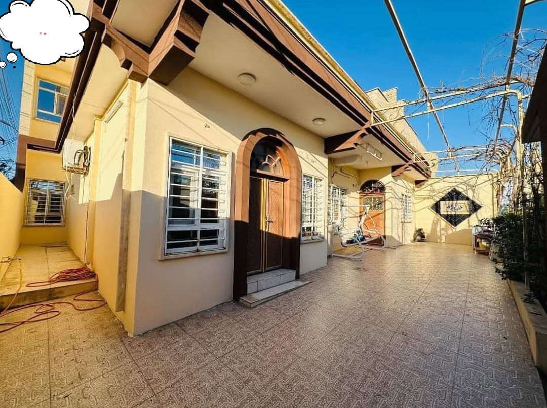 🏡 دار ركن للبيع + 5 محلات مؤجرة 🏡
الموقع: حي الملايين الأولى - قرب جامع الحسنين.
 المساحة: 403 م² (واجهة 15 م ركن).
 السند: بستان ملك صرف.
 الوارد: 5 محلات تجارية مؤجرة بـ (625 ألف شهرياً) 💵.
📌 تفاصيل البناء (طابقين):
 الأول: 3 غرف نوم، استقبال، هول، مطبخ، صحيات، كراج، حديقة.
 الثاني: 3 غرف نوم، هول، صحيات، بيتونة.
📞 للاستفسار:
*********** | ***********
