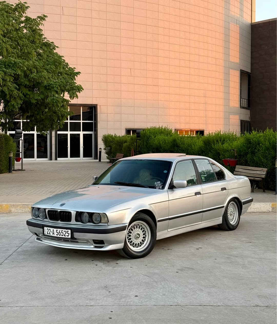 بي ام دبليو موديل 1991 
حجم محرك  525 ( كير اوتوماتيك )

سعرا  52 مجال قليل
مكان كركوك داخل المدينة

سيارة مصبوغ عام لجمالية 
فول مواصفات سلايد داخل رصاصي و اوتوماتك كير محرك شرط 

سنوية رقم هزة كلهم جديد لحد 2030
شرط تحويل و وكالة

 اسيا  ***********
 كورك *********** كركوك, العراق
